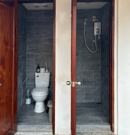 Surf Traveler Single bed space- Availability of bedspace depends on our renovation schedule. Please message us on instagram to inquire